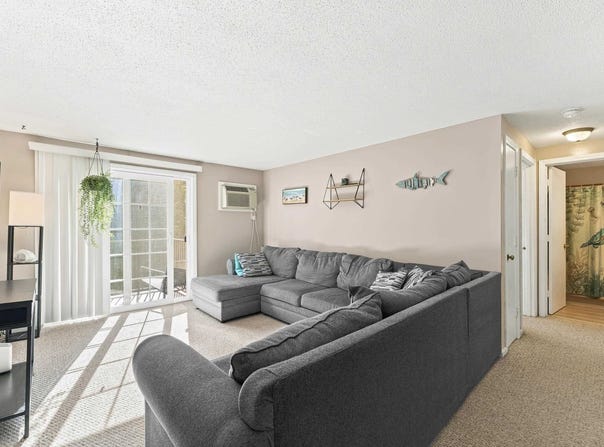 412 White Cedar Boulevard, Portsmouth, NH 03801