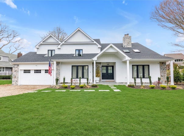 14 Harbor Crest Court, Huntington, NY 11743