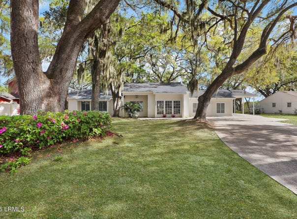 398 Broad River Drive, Beaufort, SC 29906