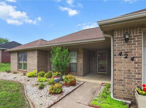424  W Tanner  DR, Fayetteville, AR 72701