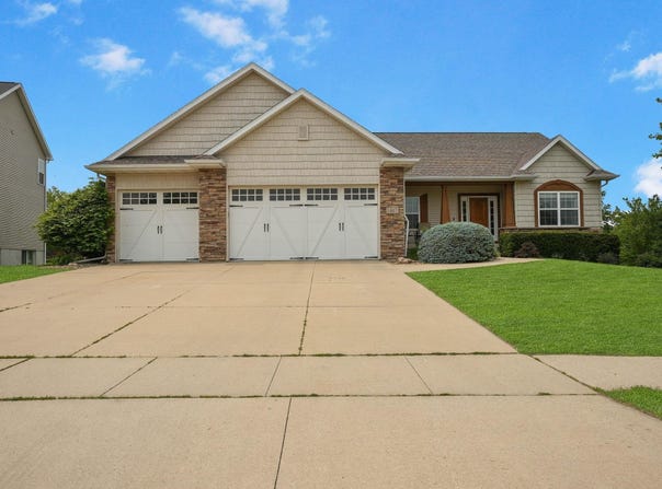 1407 Quail Ridge Road, Cedar Falls, IA 50613