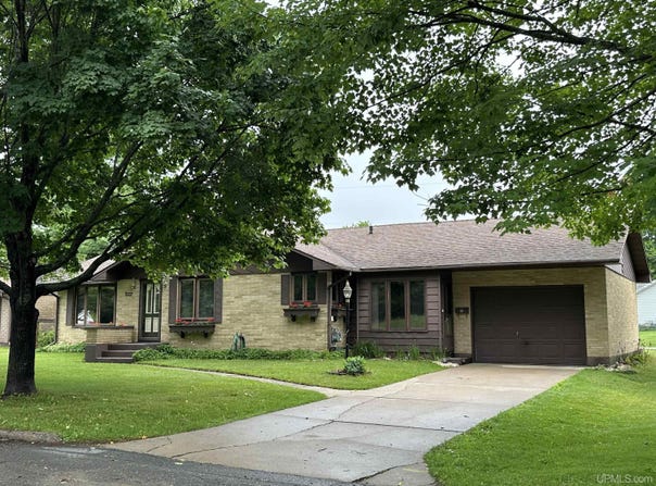 1416 N Second, Iron River, MI 49935