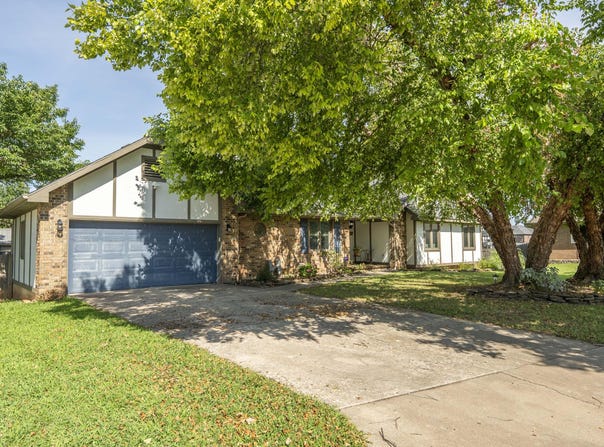 3477 W Broadmoor Court, Springfield, MO 65807