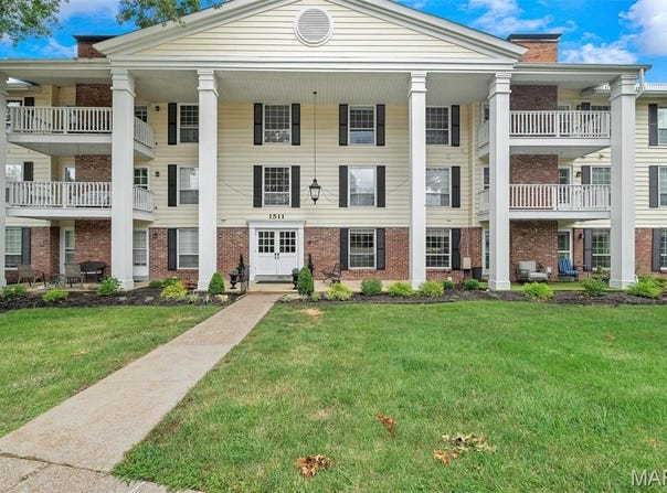1511 Hampton Hall Drive, Chesterfield, MO 63017