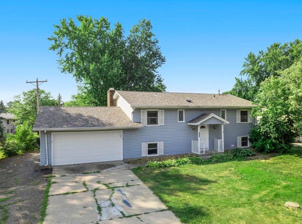 168 Linden Circle, Apple Valley, MN 55124
