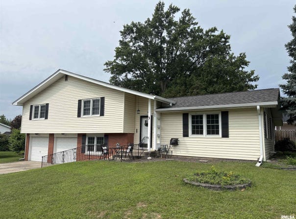 3 Newland Lane, Jacksonville, IL 62650