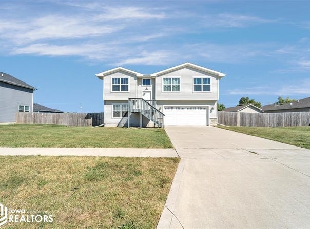 2202 Sunflower Street, Perry, IA 50020