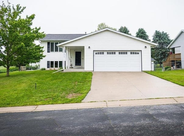 415 3rd Street NW, Elgin, MN 55932