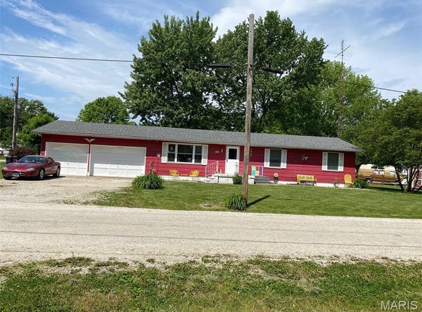 502 North Street, Witt, IL 62094