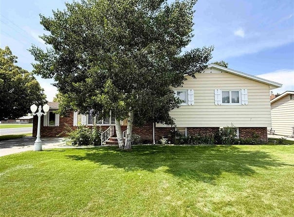 518 S 18th St, Worland, WY 82401