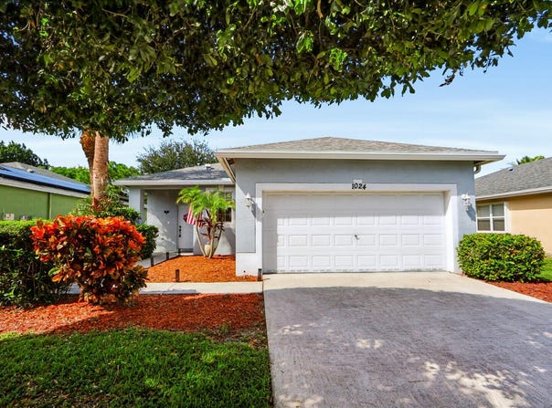 1024 PARK HILL Drive, Haverhill, FL 33417