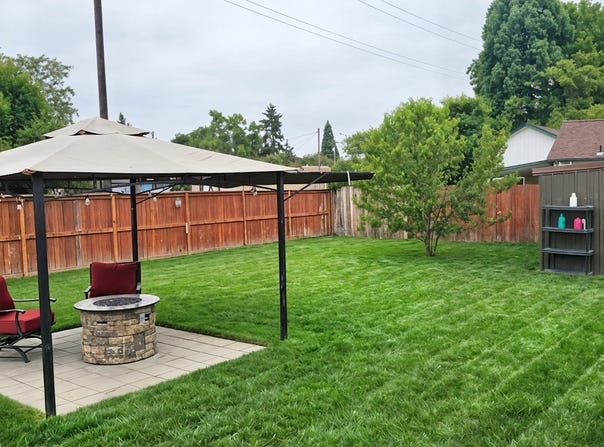 680 S 5TH St, Harrisburg, OR 97446