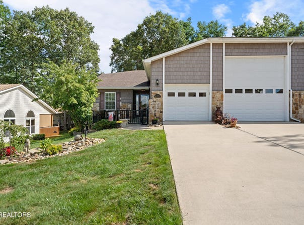 229 Hawthorn Loop, Crossville, TN 38555