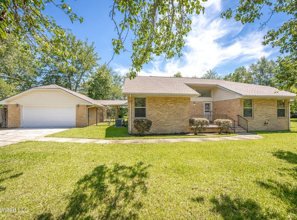 19 Davis Bayou Circle, Ocean Springs, MS 39564