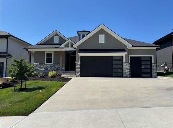 22415 87th Terrace, Lenexa, KS 66227