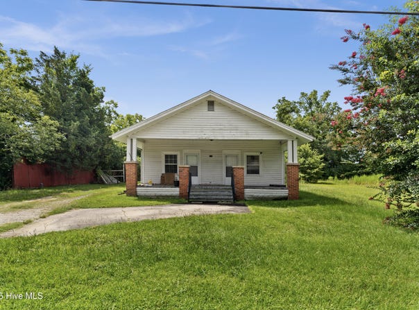 447 W Main Street, Magnolia, NC 28453