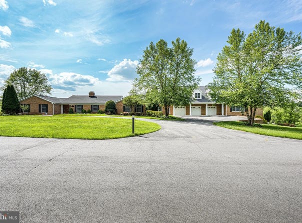 39937 CHARLES TOWN PIKE, HAMILTON, VA 20158