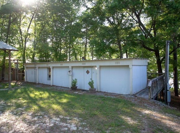 215 Sunset Point Rd, Fort Gaines, GA 39851