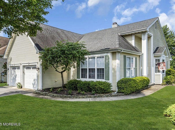 7 Woodlake Court, Barnegat, NJ 08005