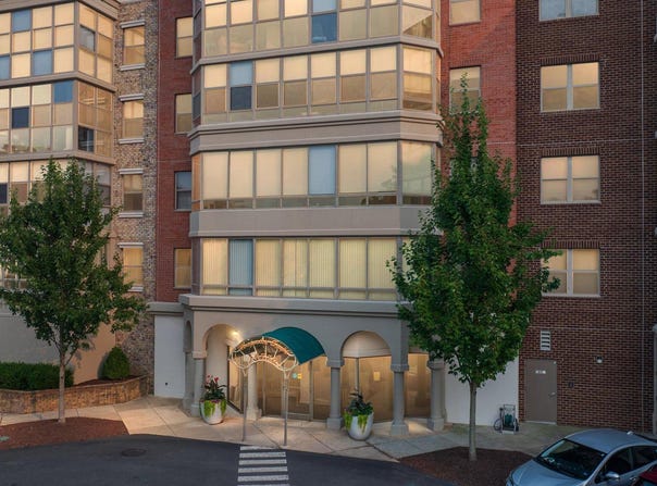 19370 MAGNOLIA GROVE Square, LEESBURG, VA 20176