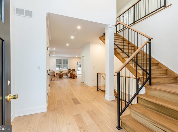 10 CHURCHVILLE LANE, SOUTHAMPTON, PA 18966
