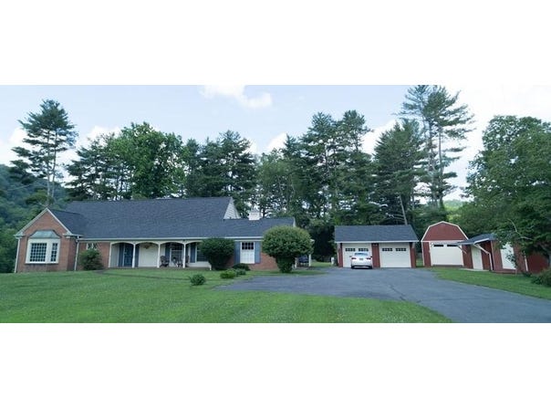 379 Edgewater Drive, Cedar Bluff, VA 24609