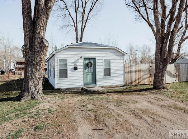 850 S 1st E, St Anthony, ID 83445