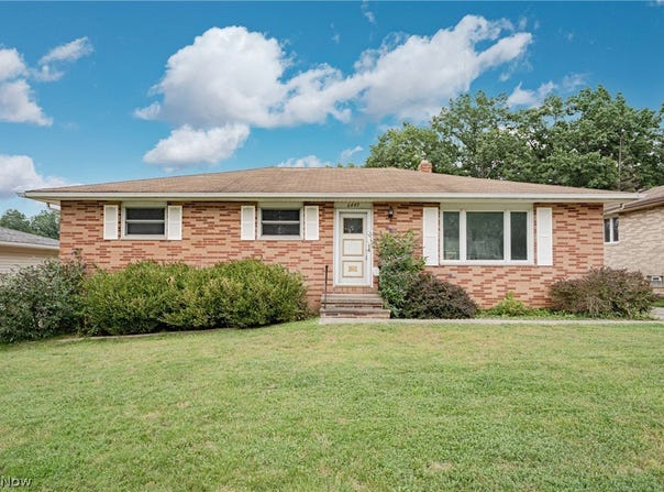 6449 S Park Boulevard, Parma, OH 44134