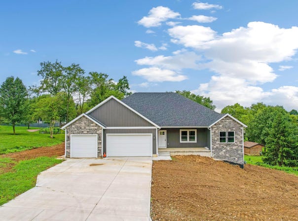 301 River Oaks Drive, Heath, OH 43056