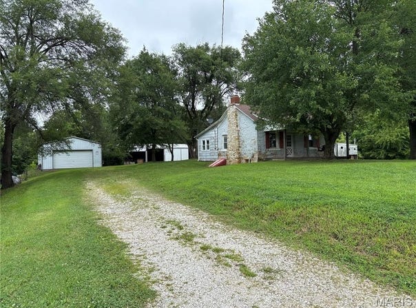 15133 Newbern Road, Dow, IL 62022
