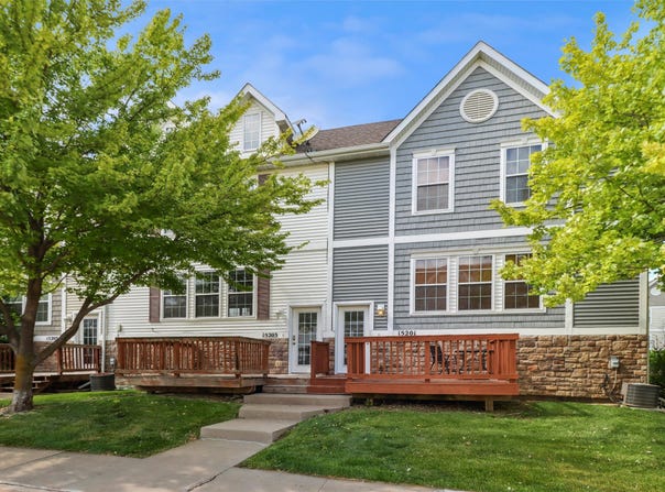 15203 Greenbelt Drive, Urbandale, IA 50323