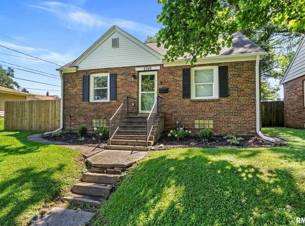 2345 26TH Street, Rock Island, IL 61201