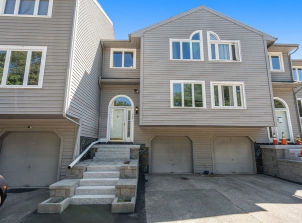 304 Erin Rd, Stoughton, MA 02072