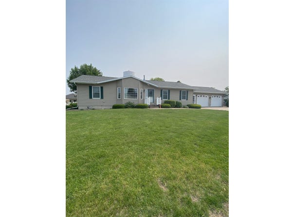 905 Rebecca Court, Independence, IA 50644