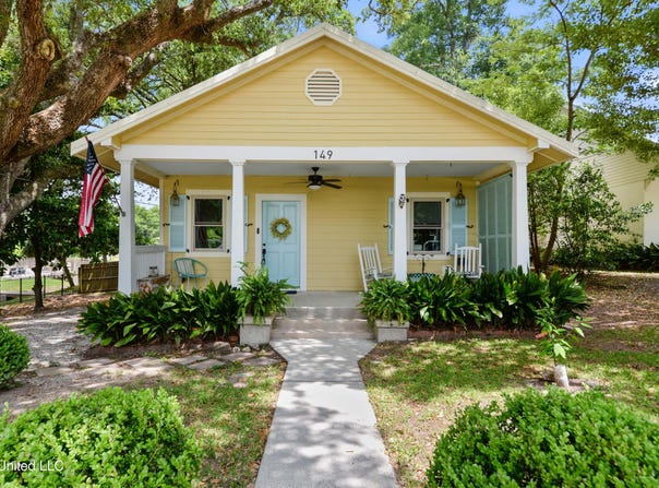 149 Bay View Court, Bay Saint Louis, MS 39520