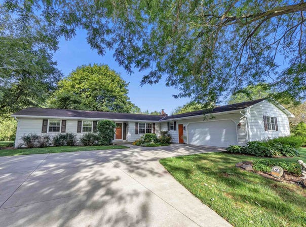 3826 HIDDEN VALLEY Lane, GREEN BAY, WI 54311