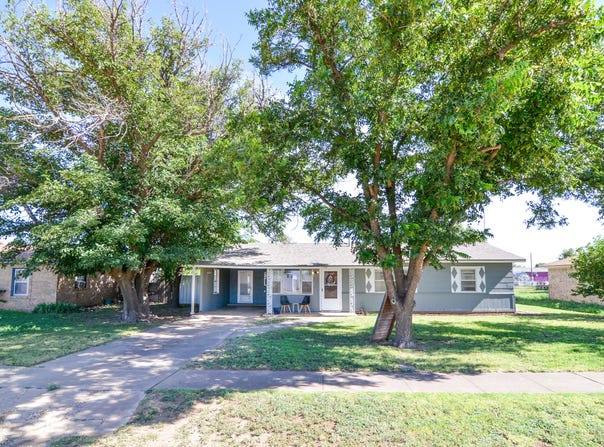 308 W Ellwood Boulevard, Anton, TX 79313