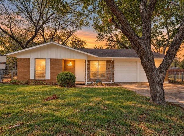 511 N Cherry Street, Aubrey, TX 76227