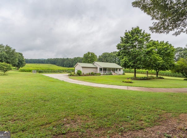 1128 W Armuchee, Lafayette, GA 30728