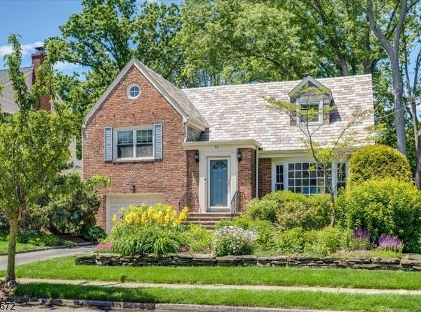 15 Essex Rd, Maplewood Twp., NJ 07040-2307