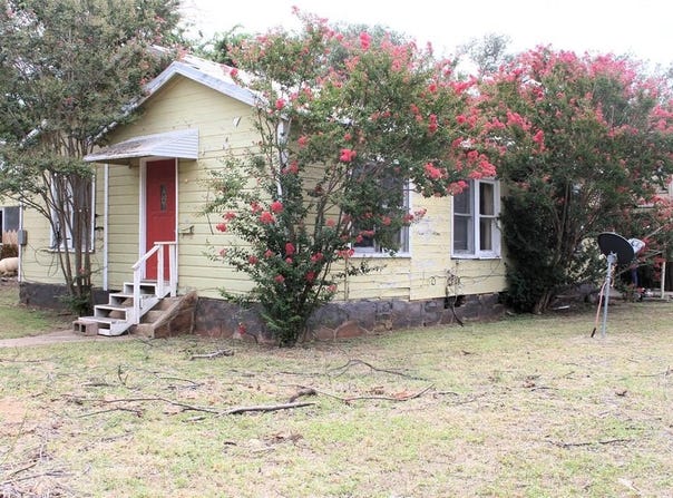 1409 W Dry Street, San Saba, TX 76877
