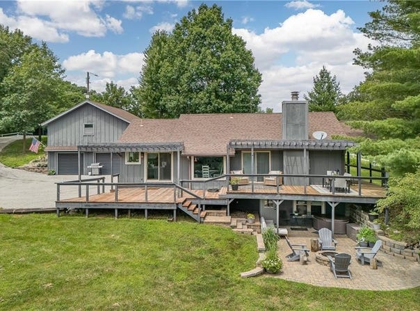 4350 SE Pigeon Hill Road, Agency, MO 64401