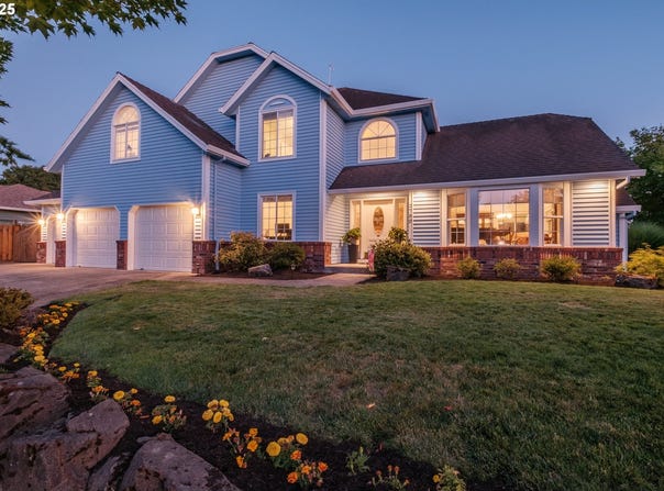 2750 N HOLIDAY LN, Newberg, OR 97132