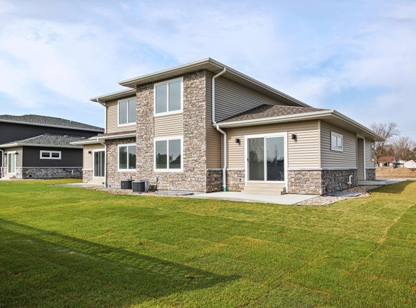 1200 Sween Dr, Holmen, WI 54636