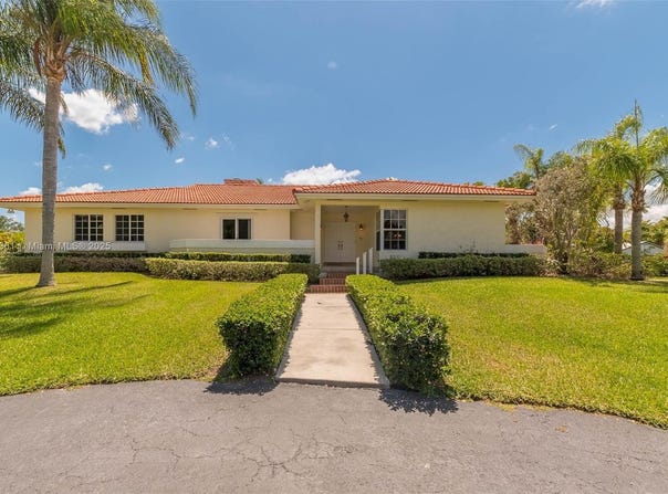 8330 SW 176th St, Palmetto Bay, FL 33157