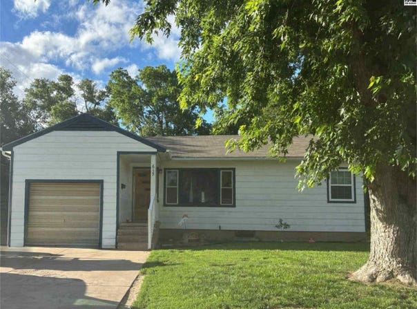 615 E Lyon, Lyons, KS 67554