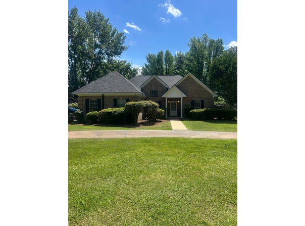 380 Gillon Road, Grenada, MS 38901