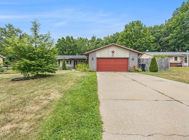 2381 Mapleview Street SE, Kentwood, MI 49508