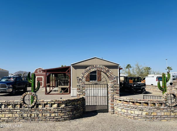 200 N Moon Mountain Ave #18, Quartzsite, AZ 85346