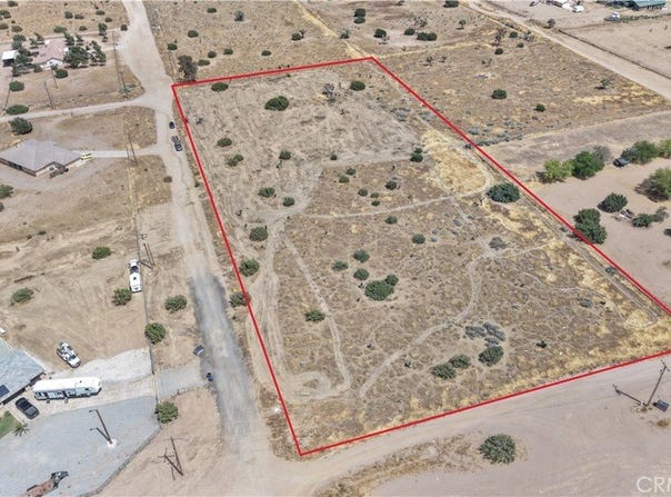 111 Smoke Tree Road, Phelan, CA 92371